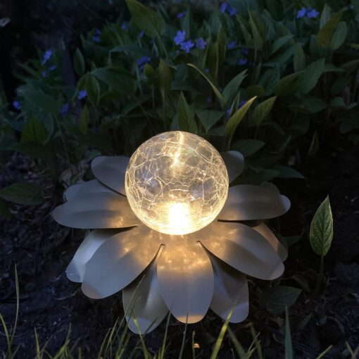 Lilly Solar Garden Light